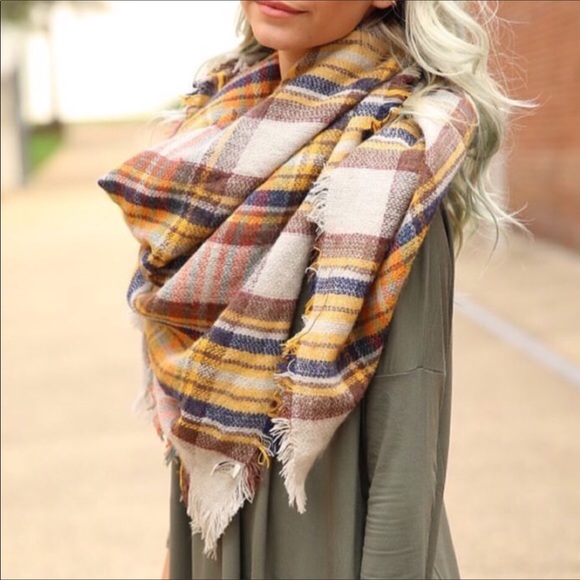 New Oversized Blanket Scarf - Picture 2 of 3